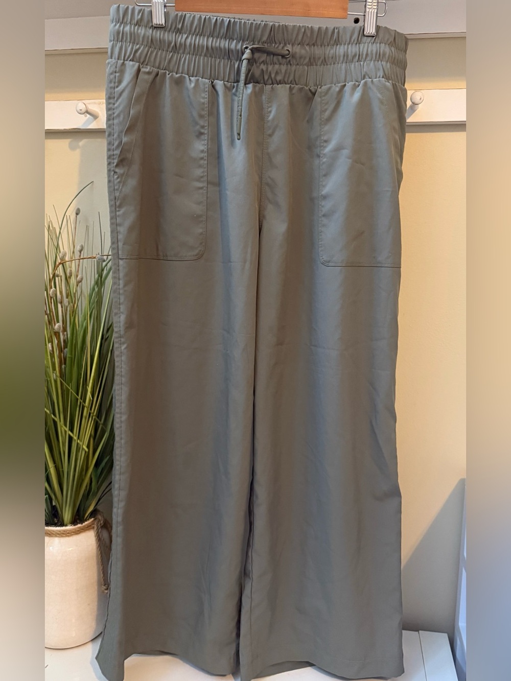 Mondetta Wide Leg Active Pants Large Pockets, Drawstring & Stretchy High Waist